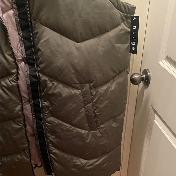 NUAGE Puffer Vest with Hood- NWT — XL - Picture 3 of 5